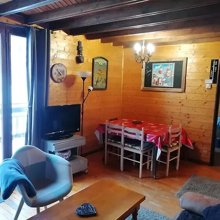 Savoyard Avec Terrasse, Proche Des Pistes Et Vue Sur Montagne - Fr-1-459-129
