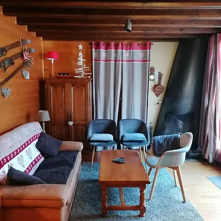 Chalet Savoyard Avec Terrasse, Proche Des Pistes Et Vue Sur Montagne - Fr-1-459-129 *